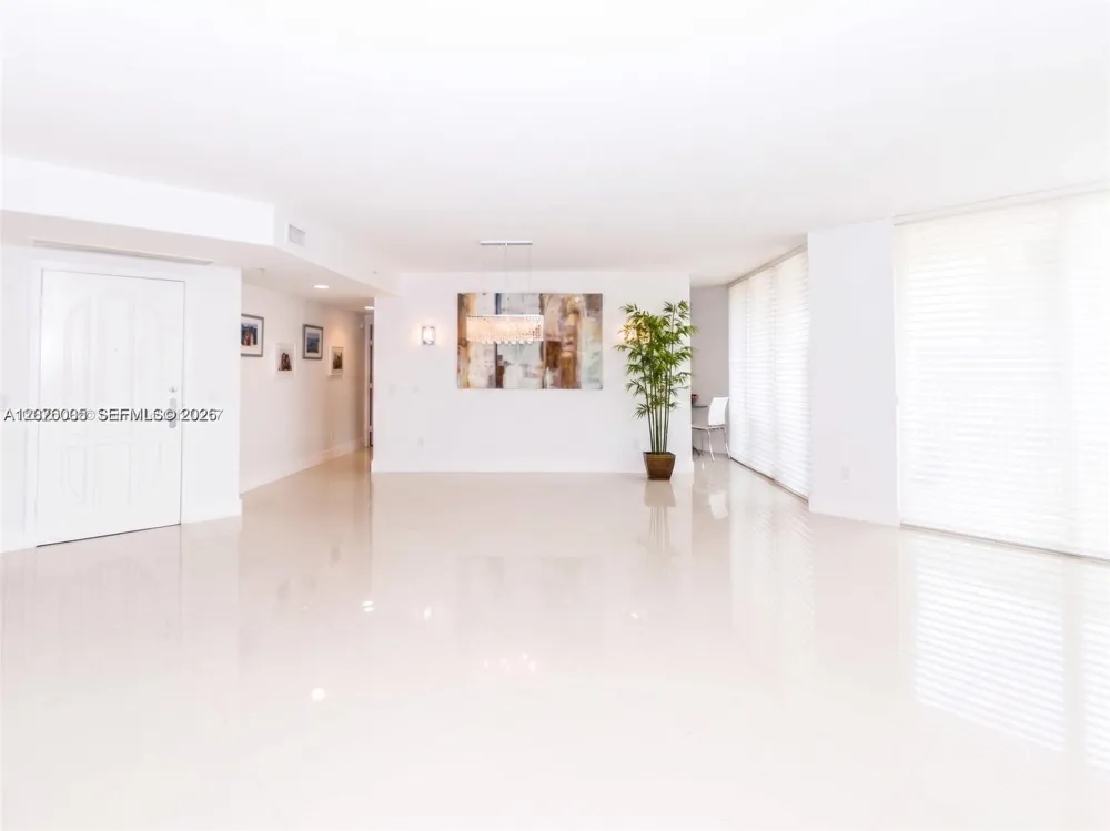 3370 Hidden Bay Dr #102 Aventura, FL 33180