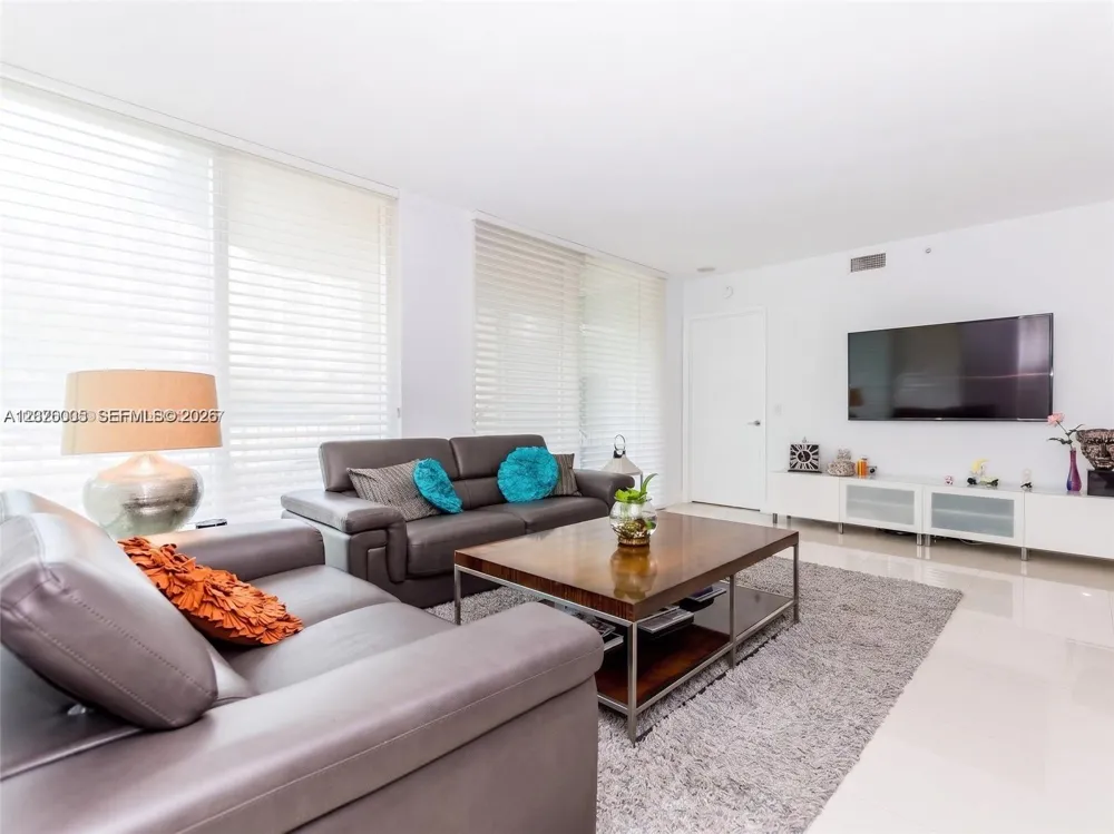 3370 Hidden Bay Dr #102 Aventura, FL 33180
