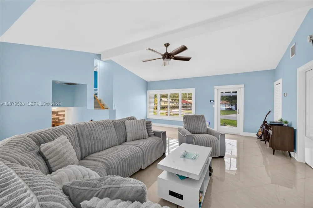 2518 Tortugas Ln Fort Lauderdale, FL 33312