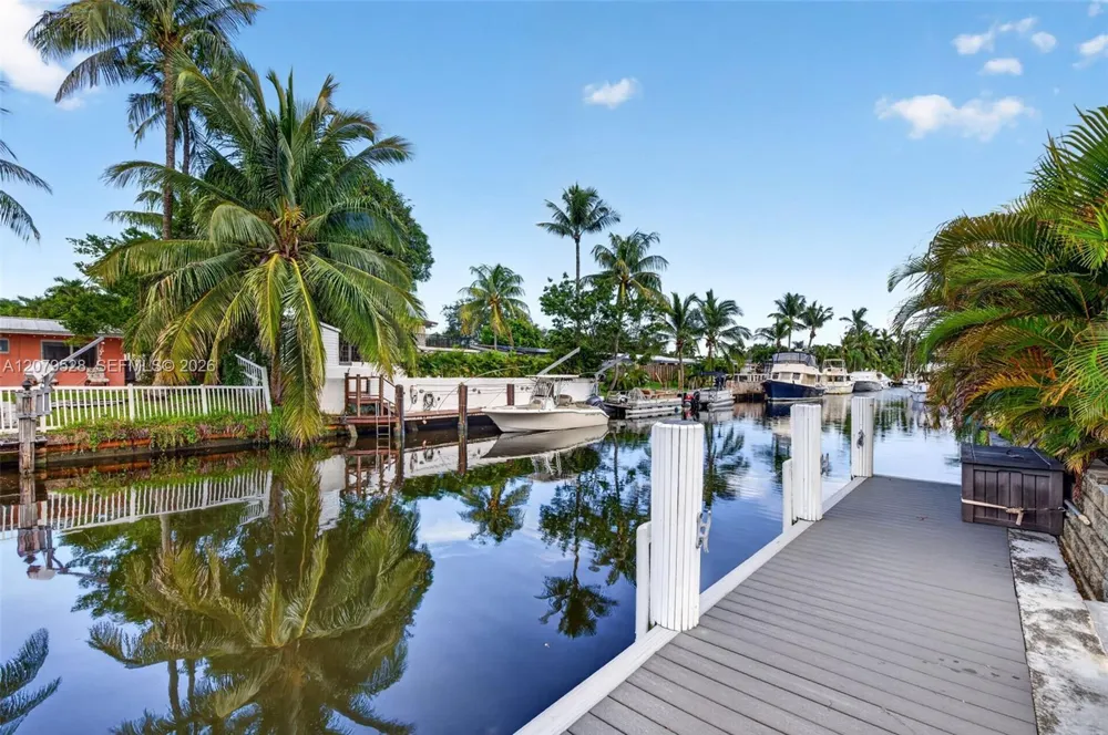 2518 Tortugas Ln Fort Lauderdale, FL 33312
