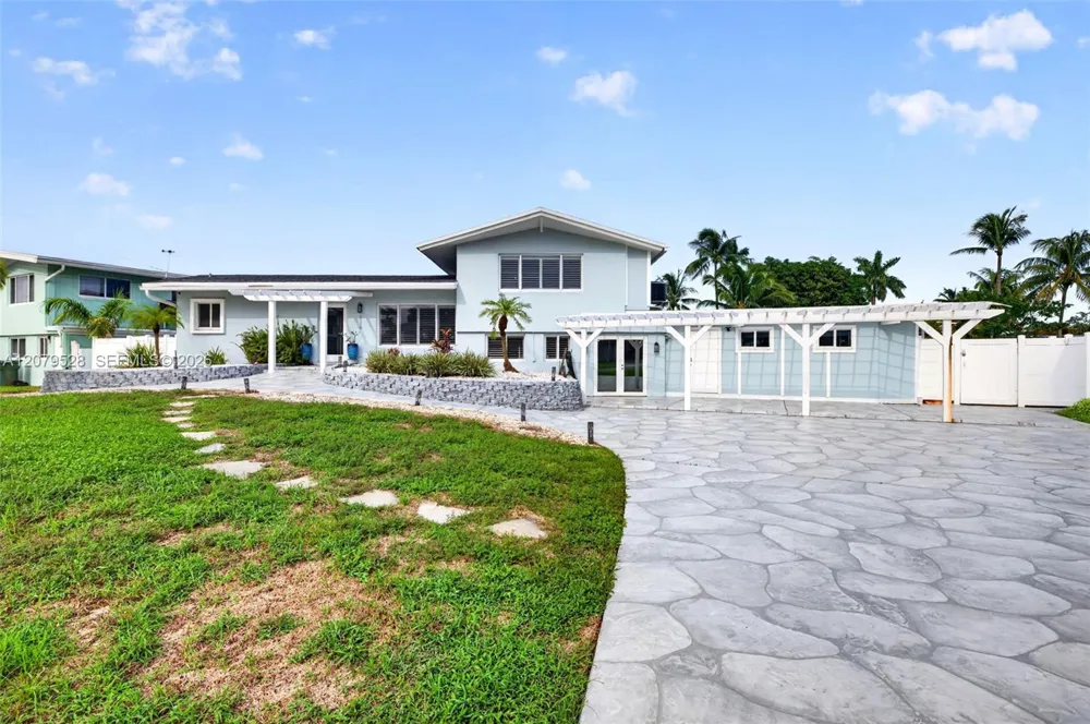 2518 Tortugas Ln Fort Lauderdale, FL 33312