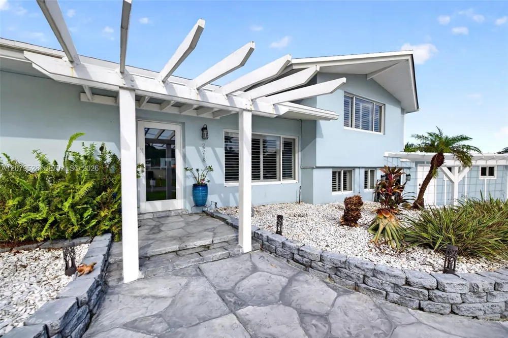 2518 Tortugas Ln Fort Lauderdale, FL 33312
