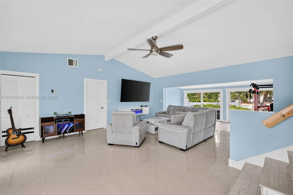2518 Tortugas Ln Fort Lauderdale, FL 33312
