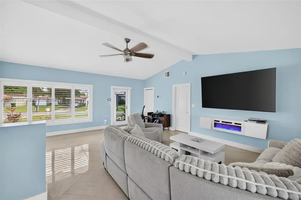 2518 Tortugas Ln Fort Lauderdale, FL 33312