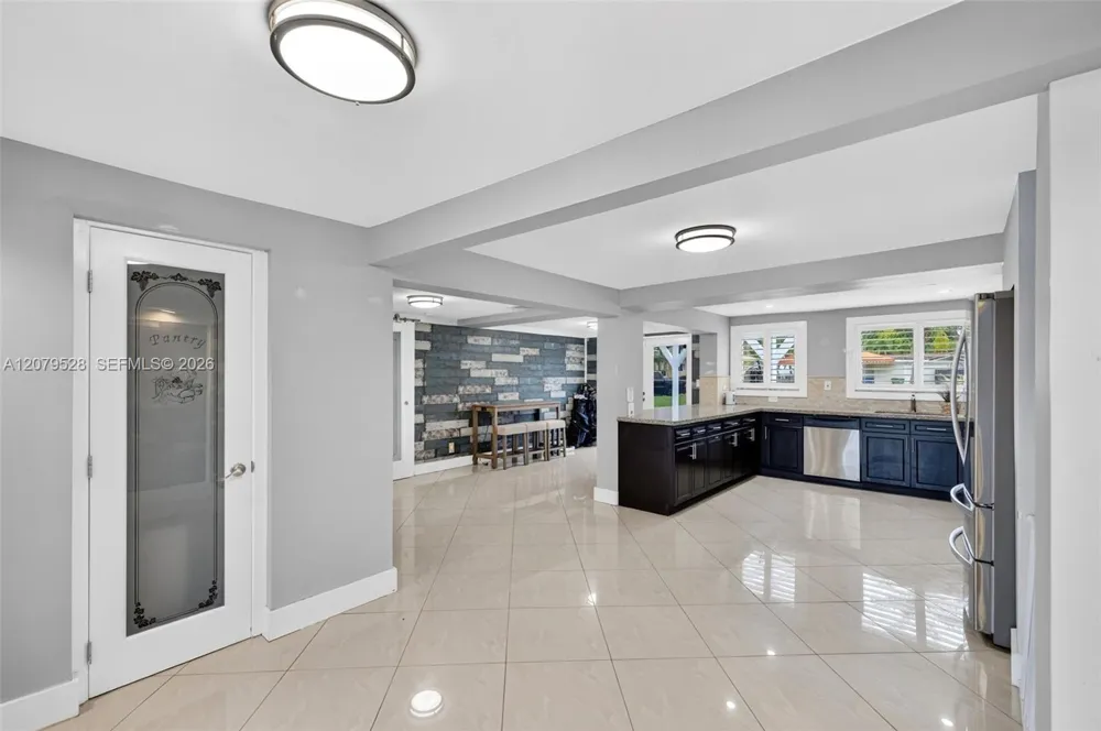 2518 Tortugas Ln Fort Lauderdale, FL 33312