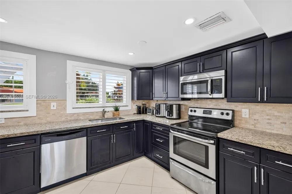 2518 Tortugas Ln Fort Lauderdale, FL 33312