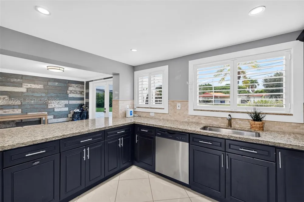 2518 Tortugas Ln Fort Lauderdale, FL 33312