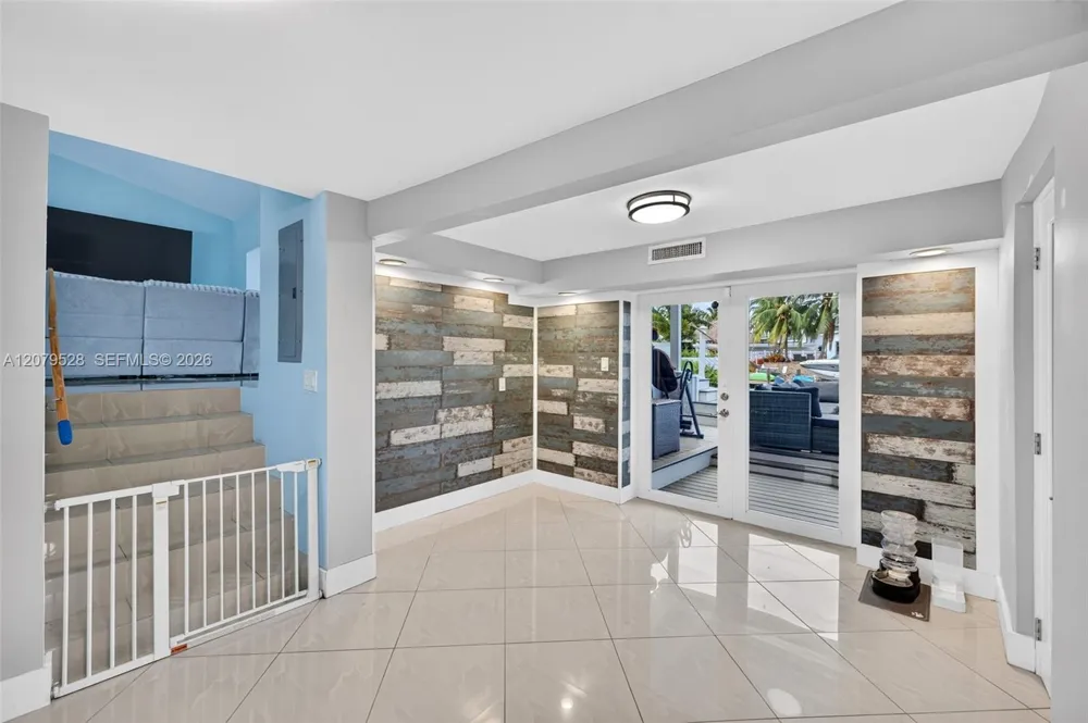 2518 Tortugas Ln Fort Lauderdale, FL 33312