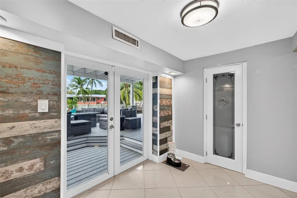 2518 Tortugas Ln Fort Lauderdale, FL 33312