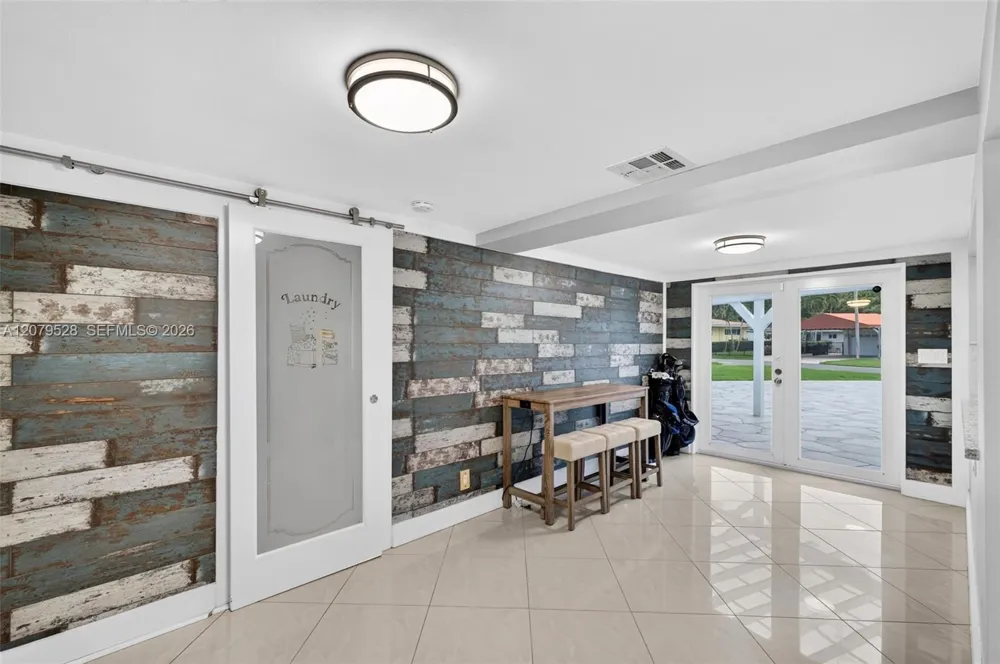 2518 Tortugas Ln Fort Lauderdale, FL 33312