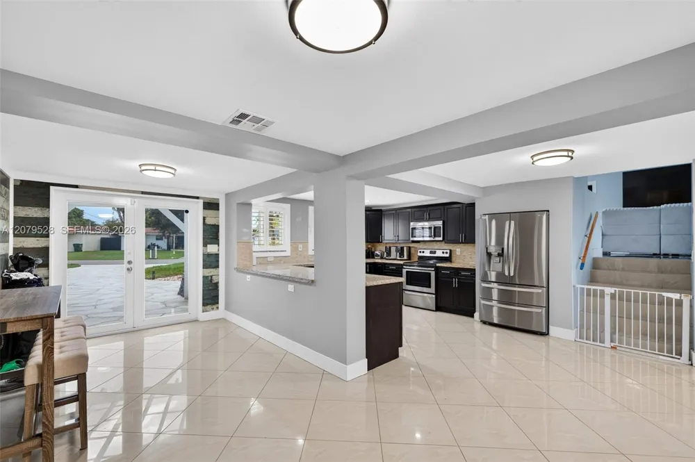2518 Tortugas Ln Fort Lauderdale, FL 33312
