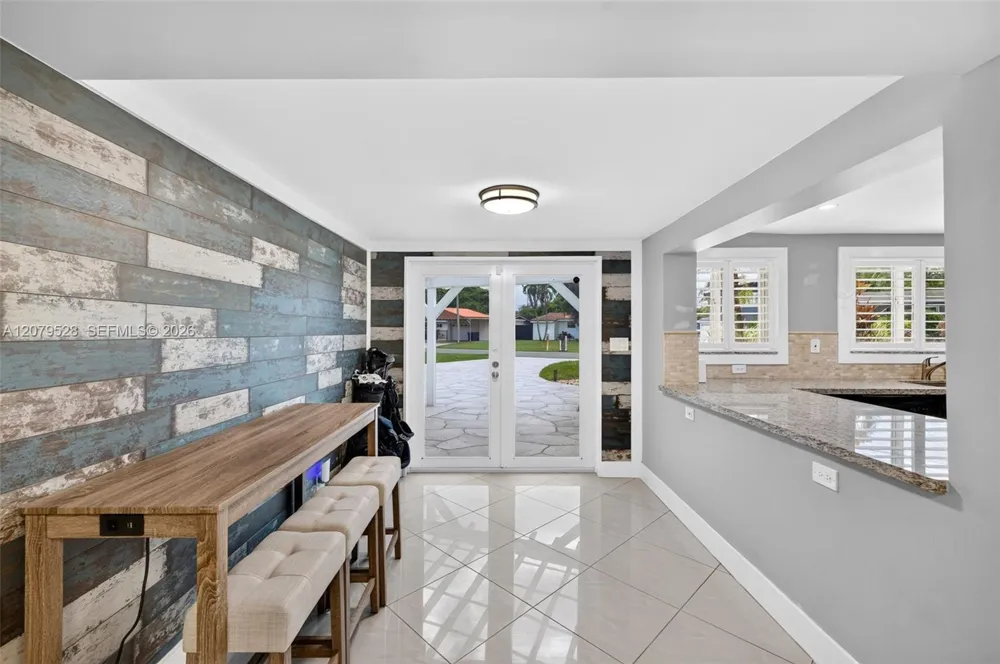 2518 Tortugas Ln Fort Lauderdale, FL 33312