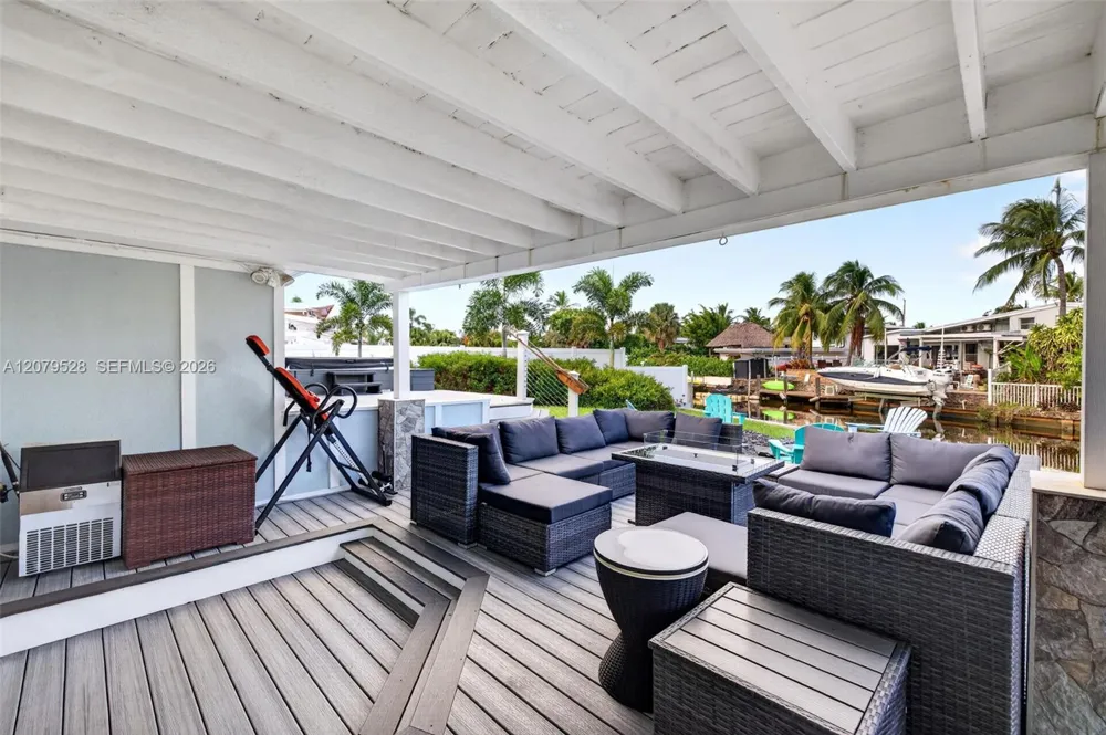 2518 Tortugas Ln Fort Lauderdale, FL 33312