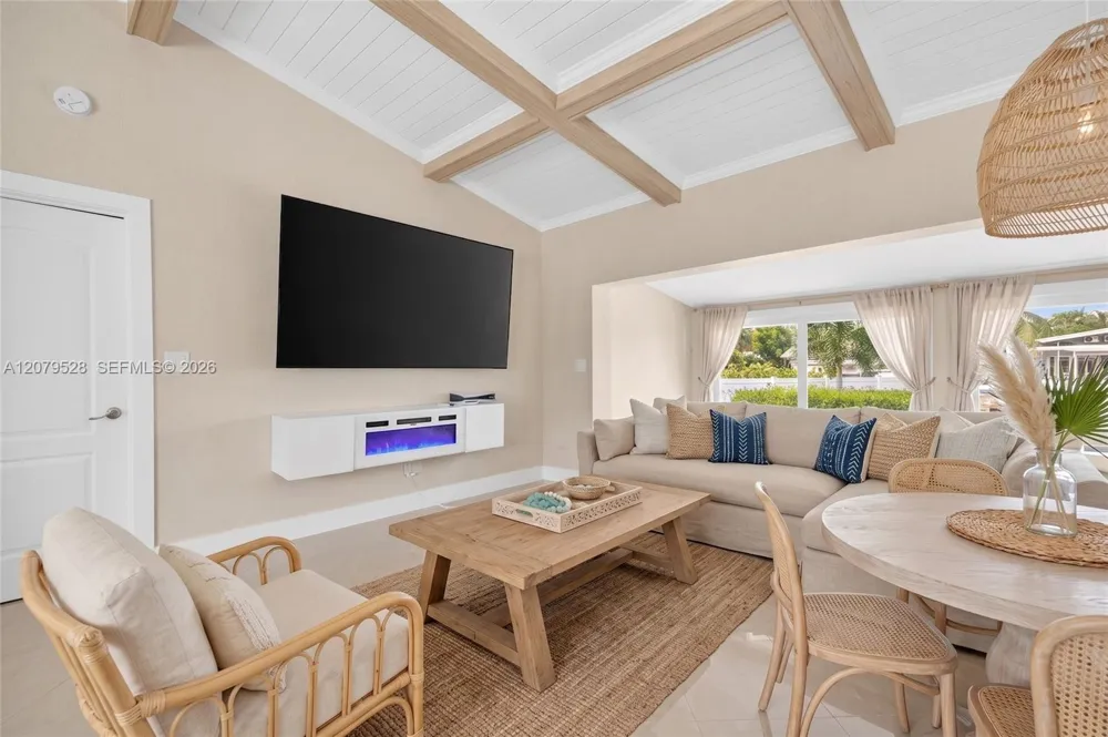2518 Tortugas Ln Fort Lauderdale, FL 33312