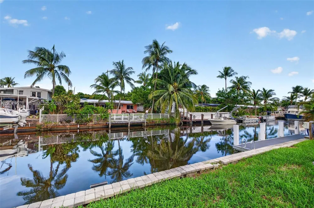2518 Tortugas Ln Fort Lauderdale, FL 33312