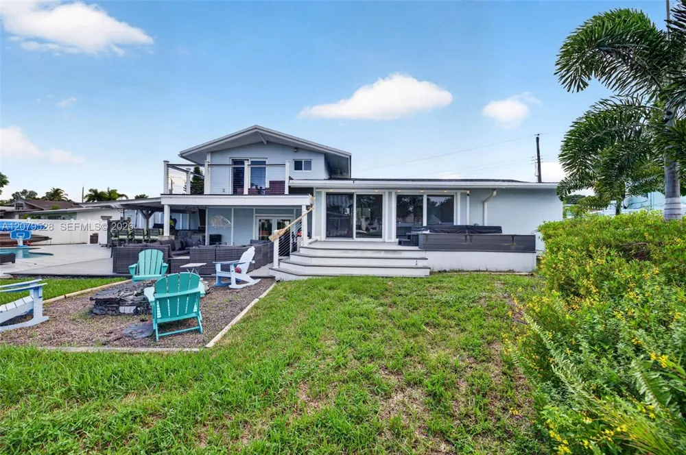 2518 Tortugas Ln Fort Lauderdale, FL 33312