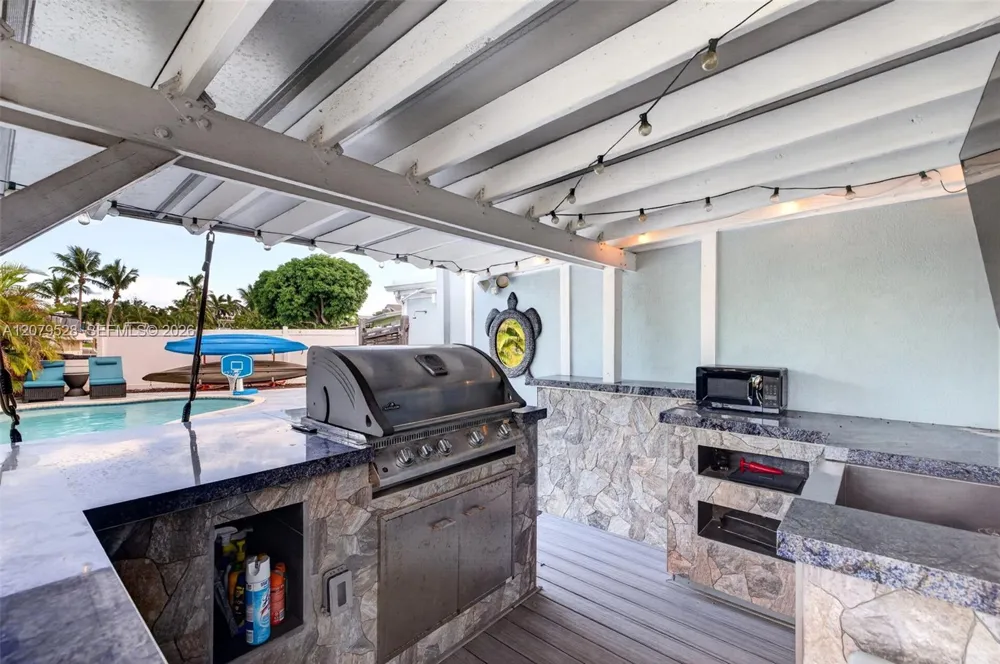 2518 Tortugas Ln Fort Lauderdale, FL 33312
