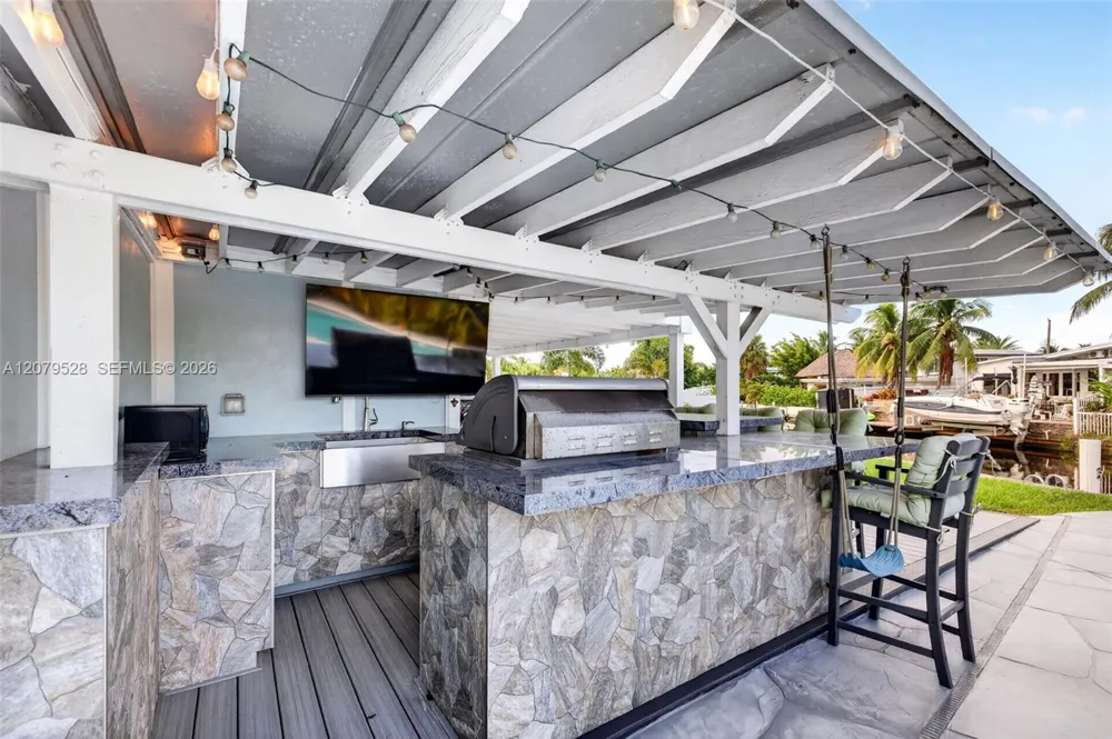 2518 Tortugas Ln Fort Lauderdale, FL 33312