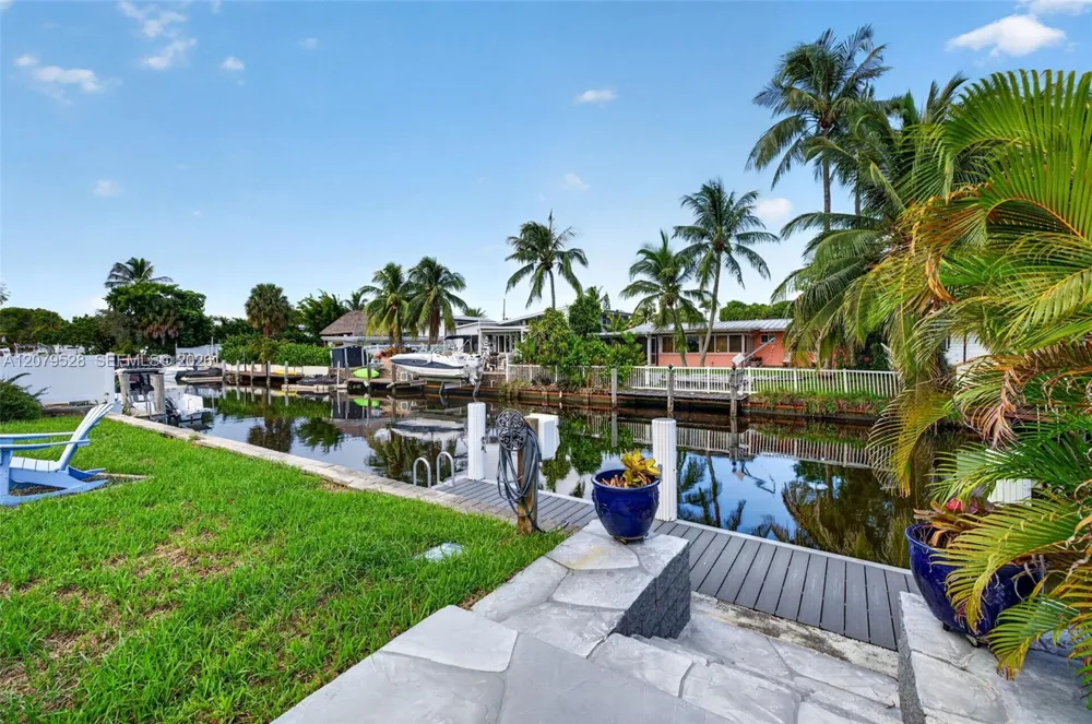 2518 Tortugas Ln Fort Lauderdale, FL 33312