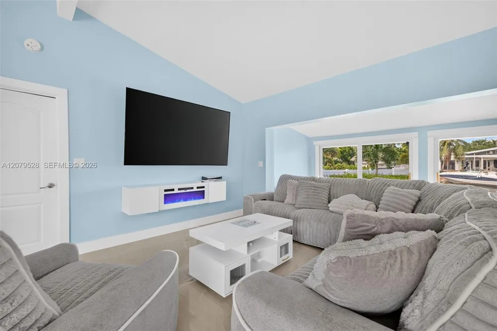 2518 Tortugas Ln Fort Lauderdale, FL 33312