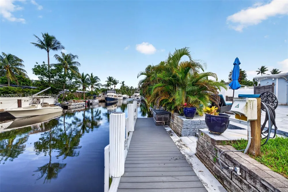 2518 Tortugas Ln Fort Lauderdale, FL 33312