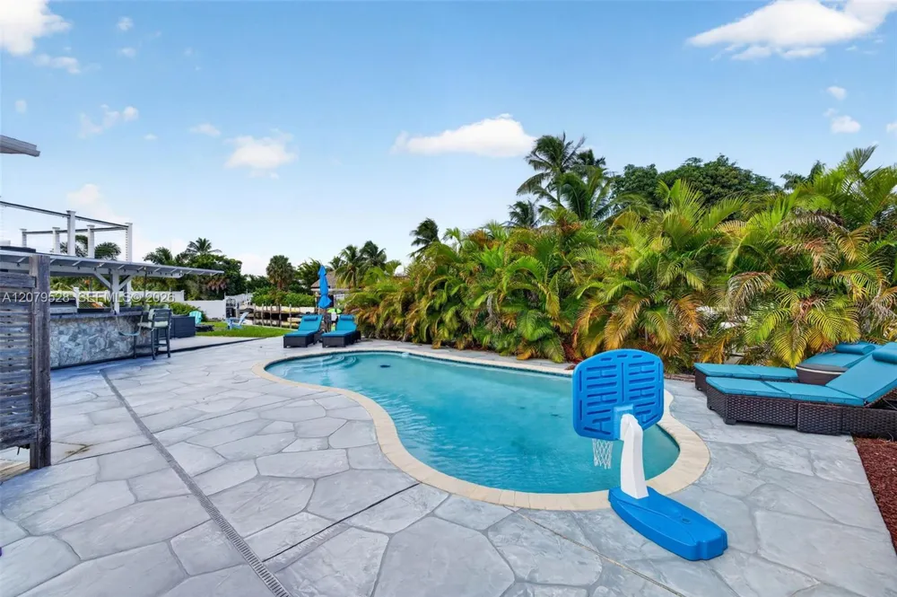 2518 Tortugas Ln Fort Lauderdale, FL 33312