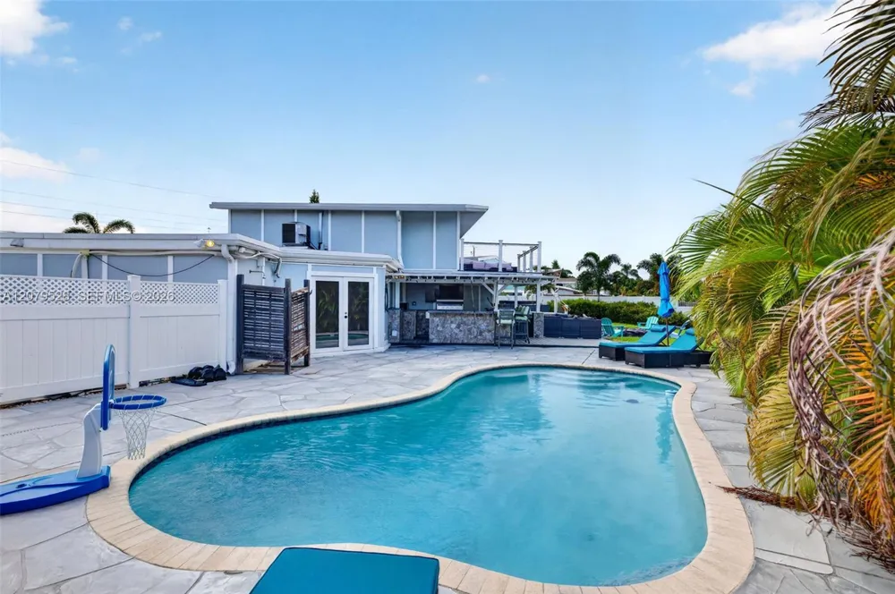 2518 Tortugas Ln Fort Lauderdale, FL 33312