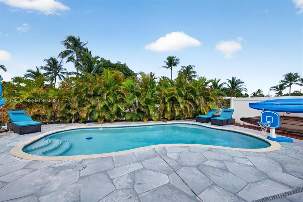 2518 Tortugas Ln Fort Lauderdale, FL 33312