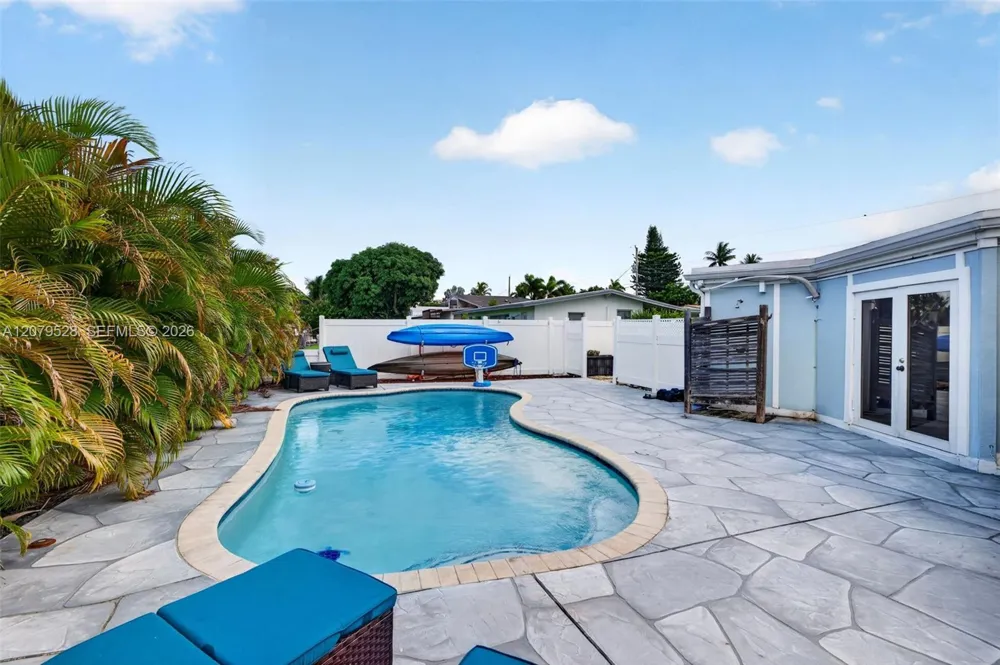 2518 Tortugas Ln Fort Lauderdale, FL 33312