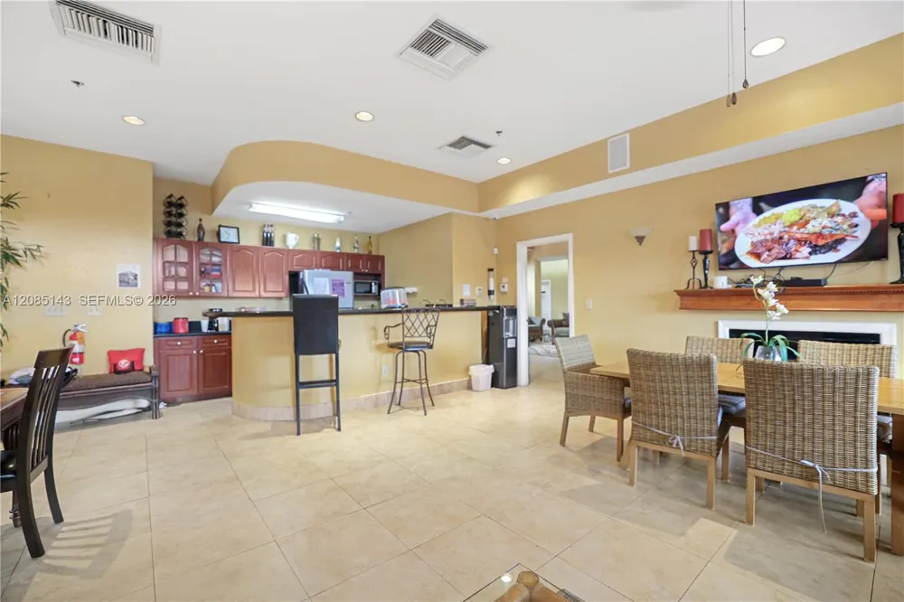 2440 NW 33rd St #1803 Oakland Park, FL 33309