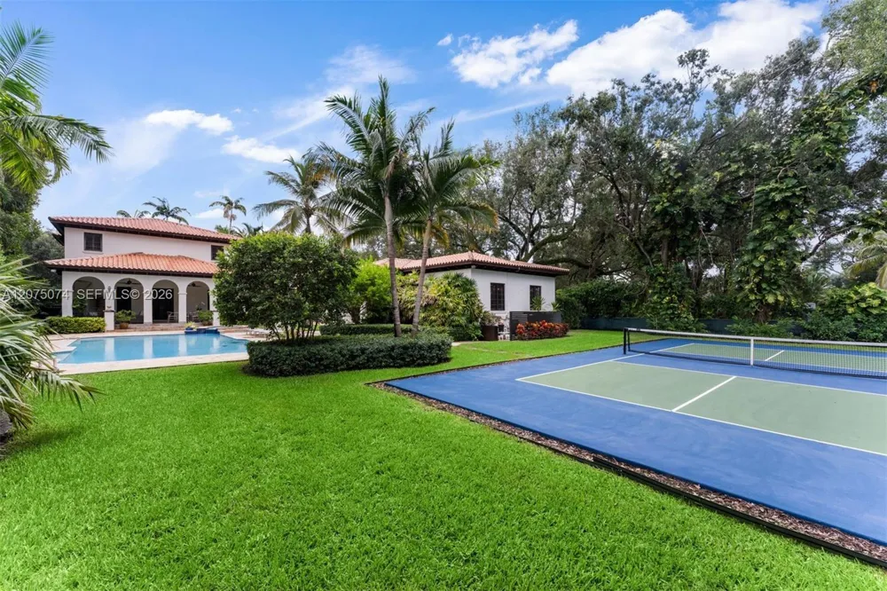 8800 SW 57th Ave Pinecrest, FL 33156