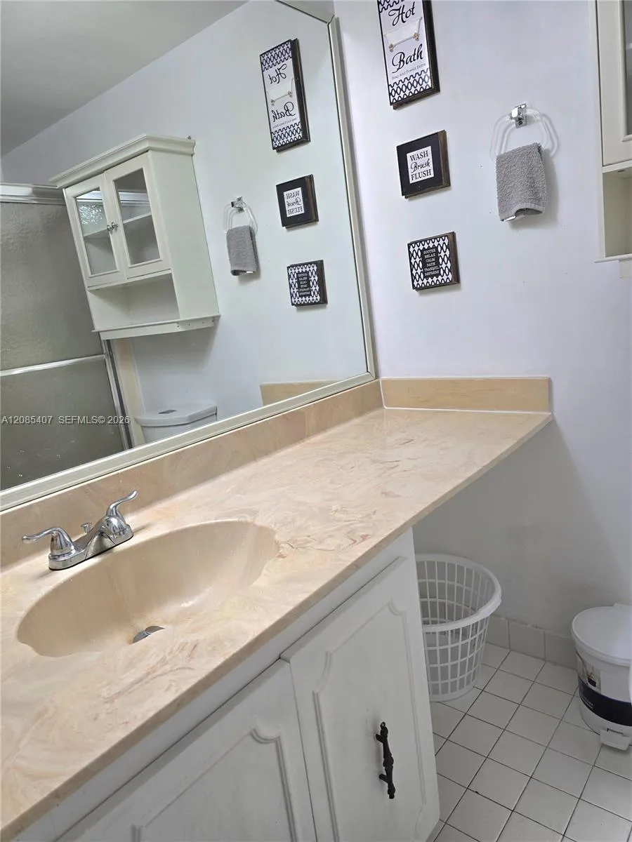 3000 E Sunrise Lakes Dr #108 Sunrise, FL 33322