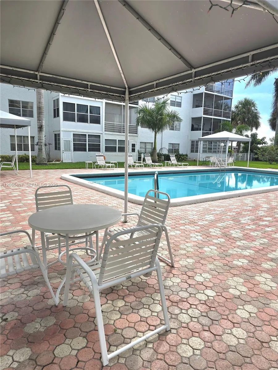 3000 E Sunrise Lakes Dr #108 Sunrise, FL 33322