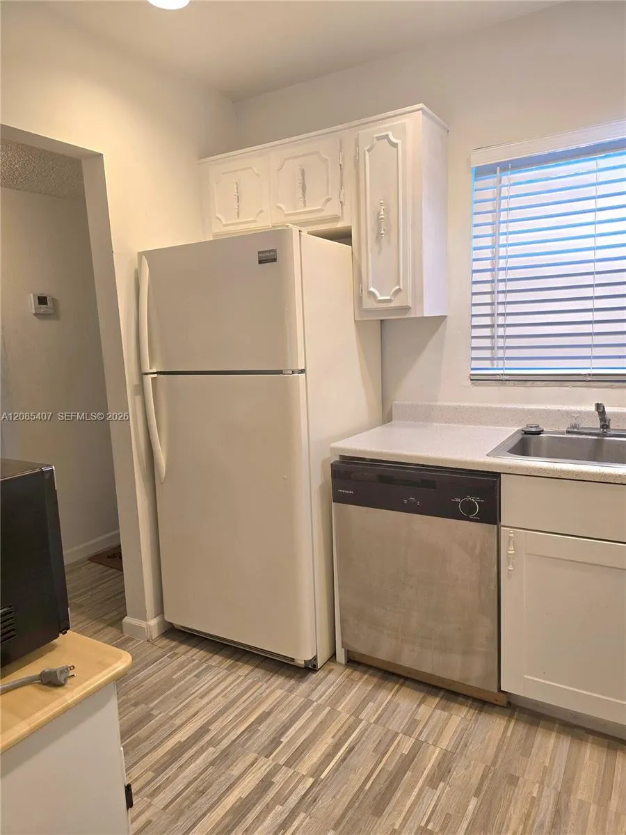 3000 E Sunrise Lakes Dr #108 Sunrise, FL 33322