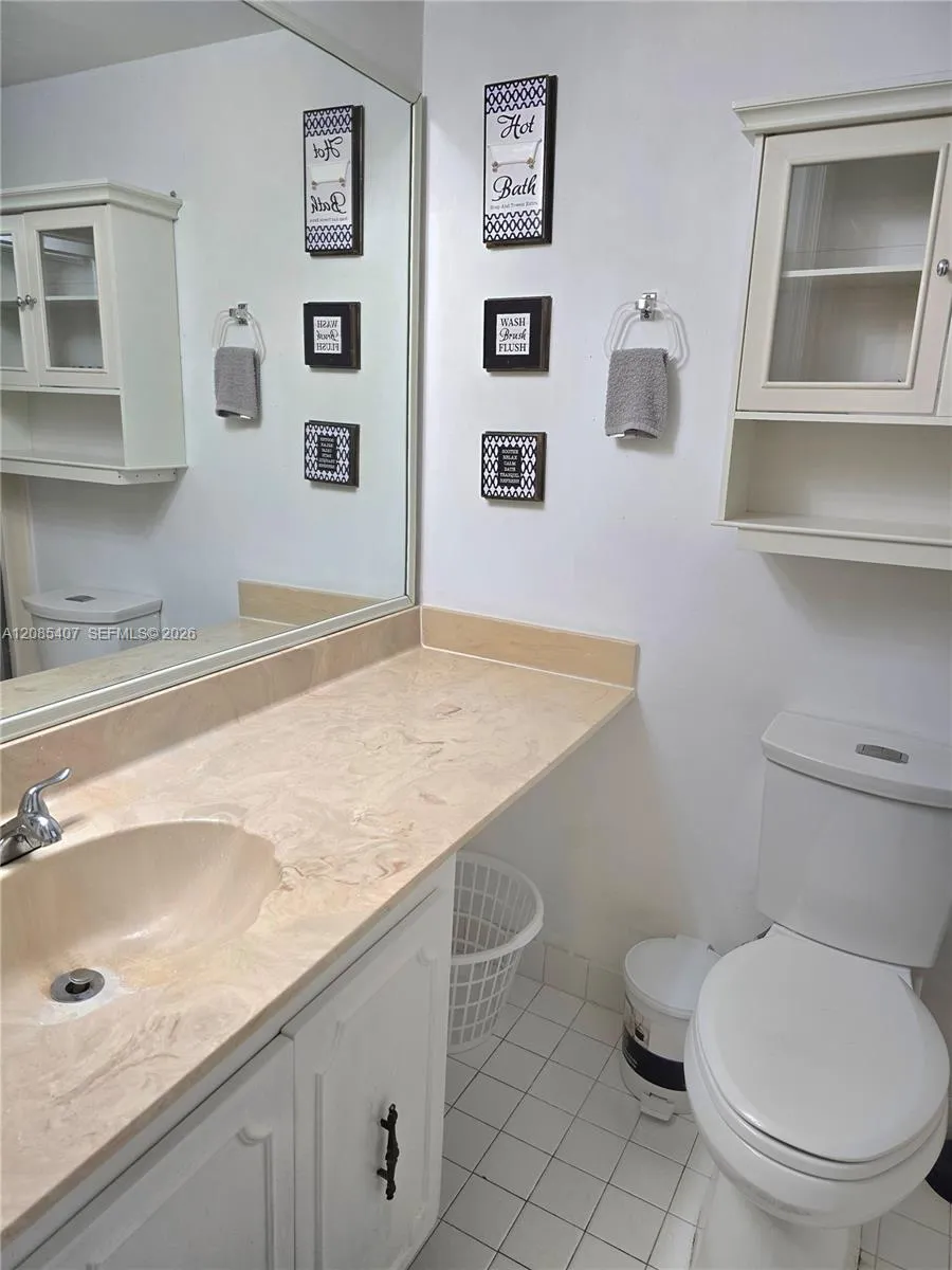 3000 E Sunrise Lakes Dr #108 Sunrise, FL 33322