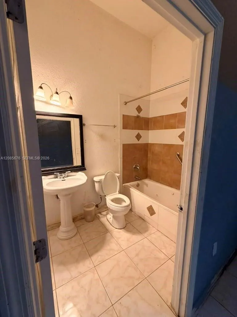 173 SW 3rd Ct Deerfield Beach, FL 33441