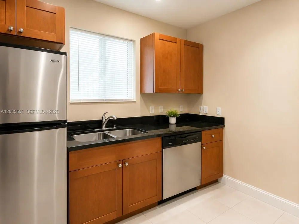 851 80th St #4 Miami Beach, FL 33141