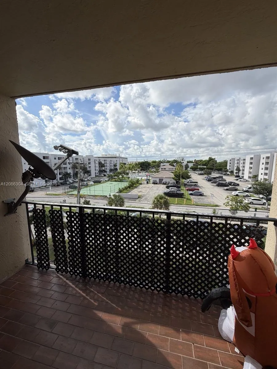 8095 NW 8th St #402 Miami, FL 33126