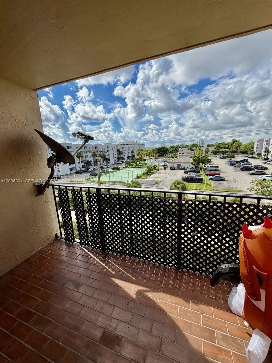 8095 NW 8th St #402 Miami, FL 33126