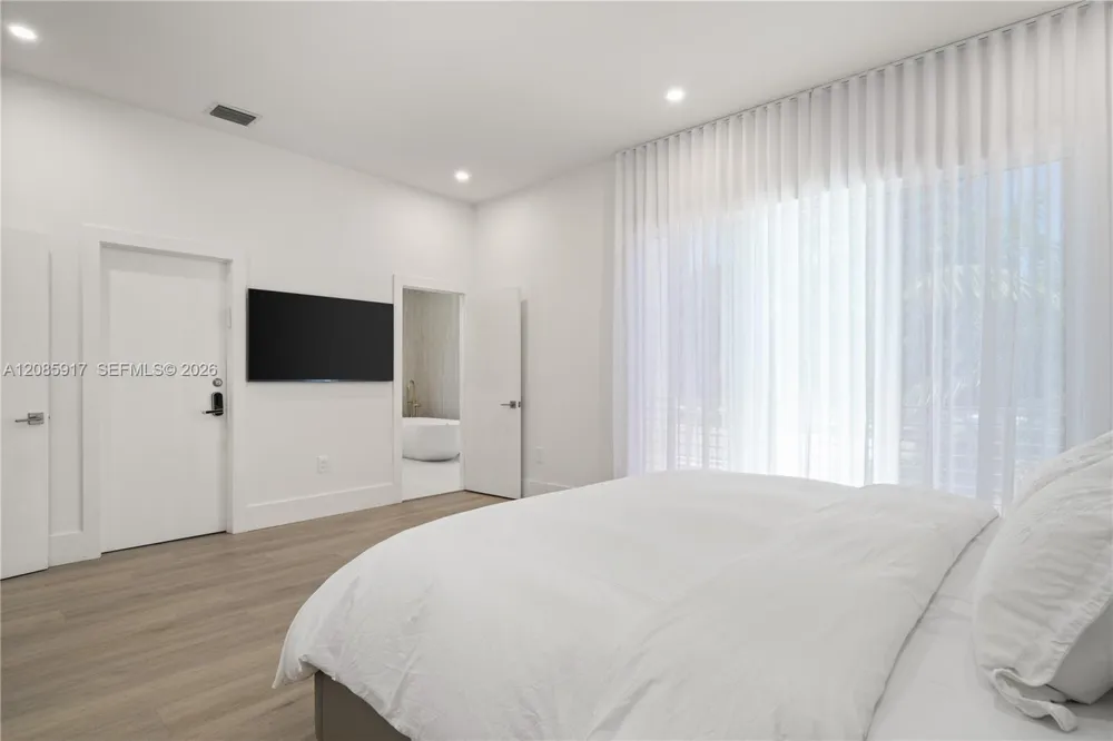 18955 Atlantic Blvd Sunny Isles Beach, FL 33160