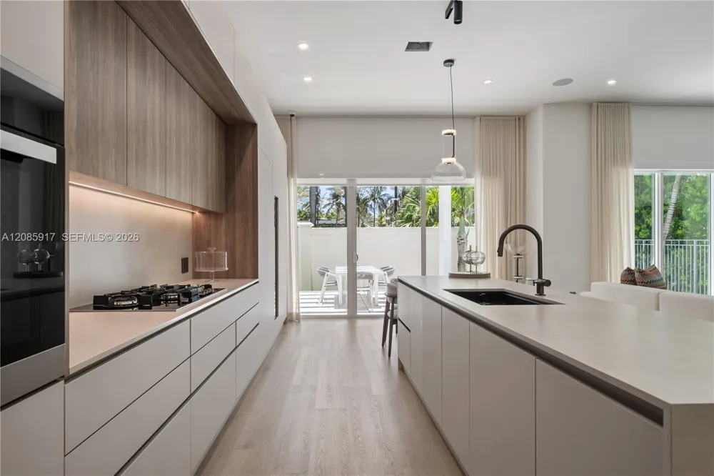 18955 Atlantic Blvd Sunny Isles Beach, FL 33160