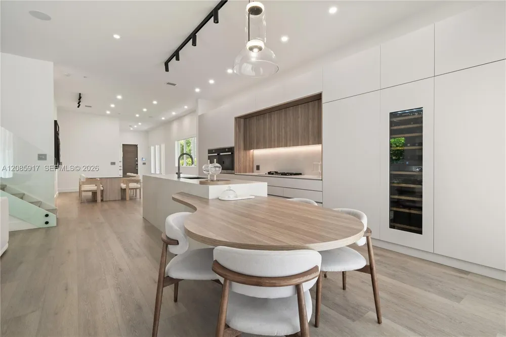 18955 Atlantic Blvd Sunny Isles Beach, FL 33160
