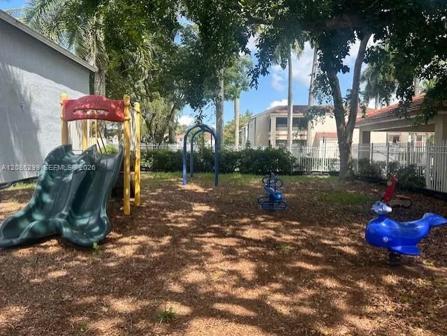 9851 NW 3rd Ct #8 Plantation, FL 33324