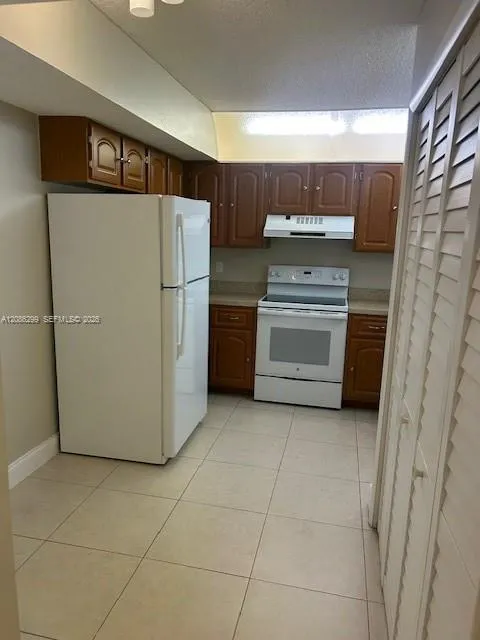 9851 NW 3rd Ct #8 Plantation, FL 33324