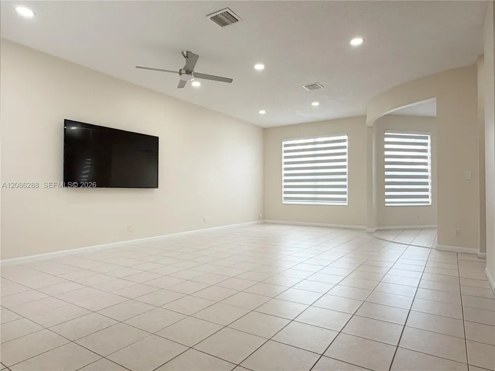 2075 SW 159th Ave Miramar, FL 33027