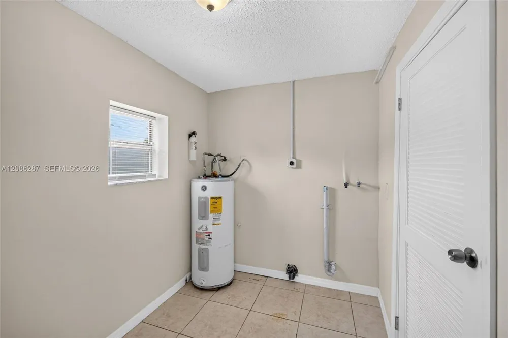 2831 NW 23rd St Fort Lauderdale, FL 33311