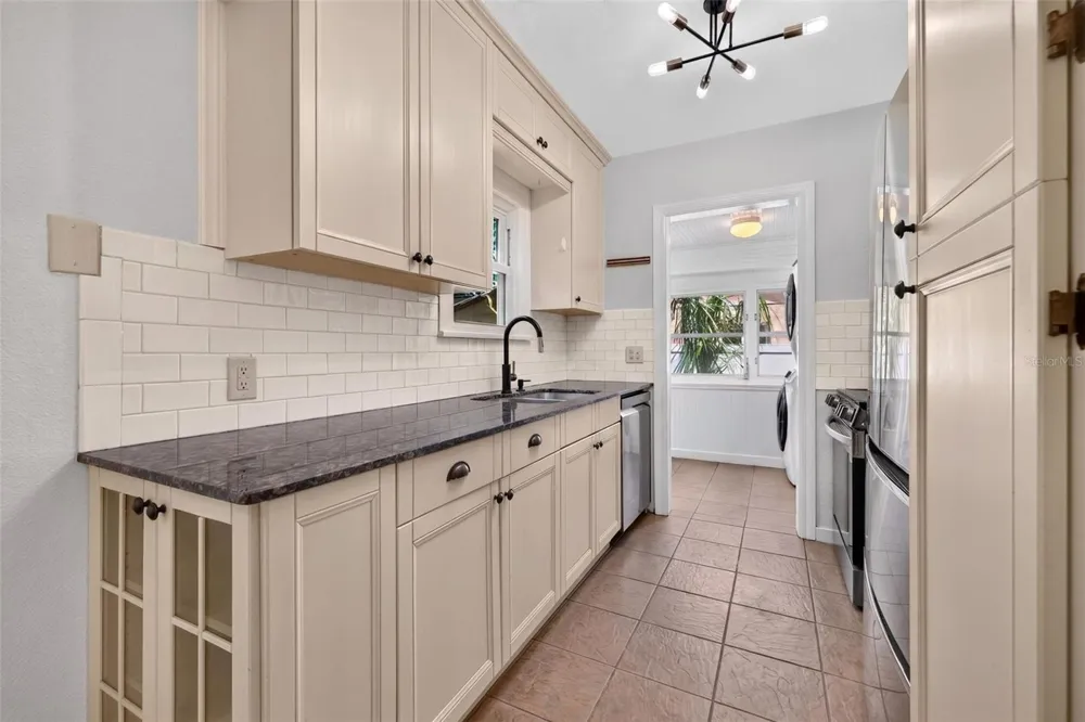4645 IRIS ST N St Petersburg, FL 33714