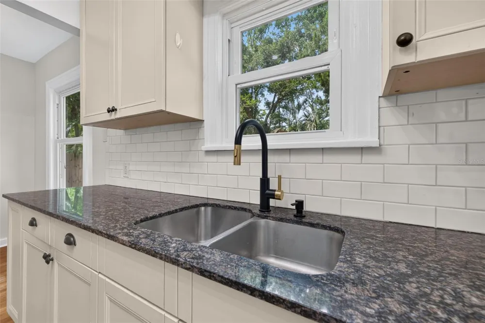 4645 IRIS ST N St Petersburg, FL 33714