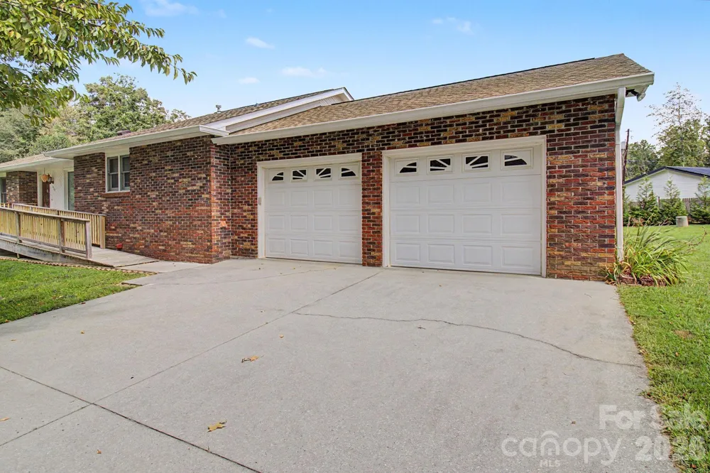 230 Blythewood Drive Hendersonville, NC 28792