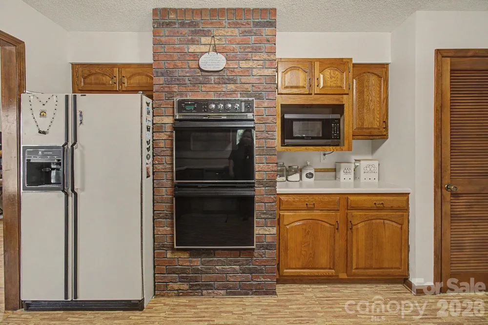 230 Blythewood Drive Hendersonville, NC 28792